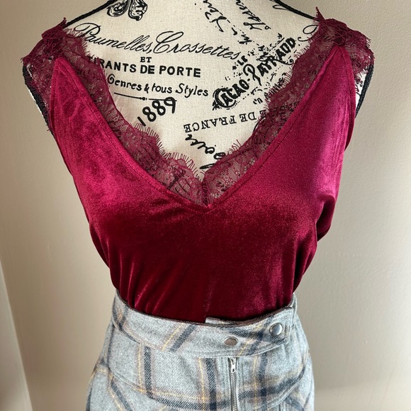 Velvet and Lace tank - Picture 1 of 3